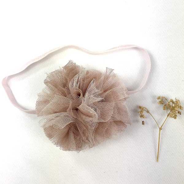 Diadema elástica de terciopelo y pompom de tull - Imagen 3